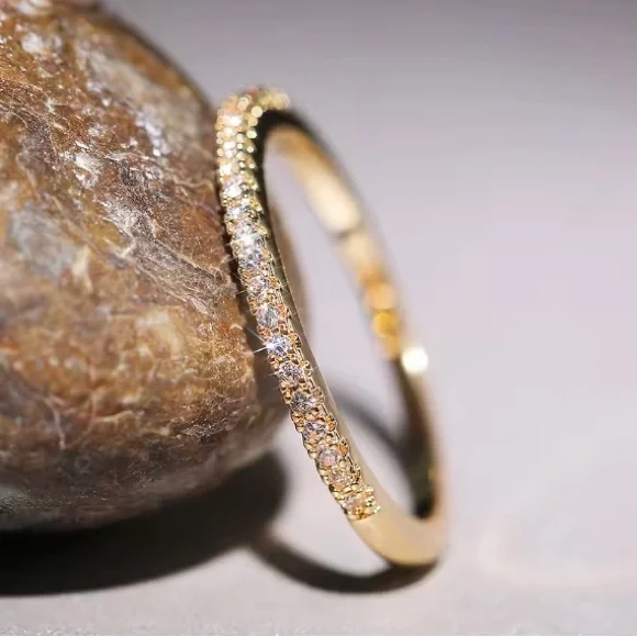 Elegant Gold Women's Ring. - Picture 2 of 3